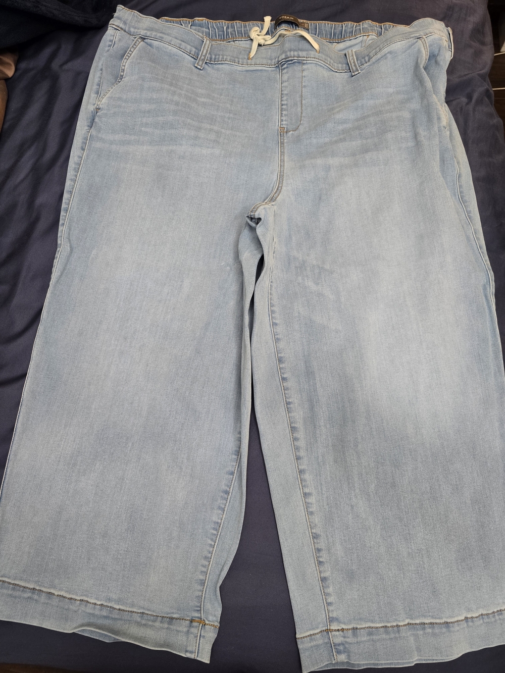 Light Wash Women’s Cropped Jeans Ankle & Cropped